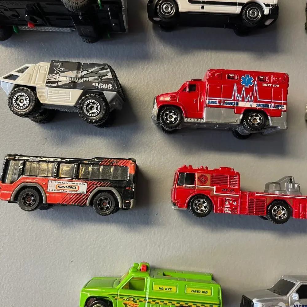Matchbox & Hot Wheels Diecast & Utilities Vehicles Ambulance Bus Lot